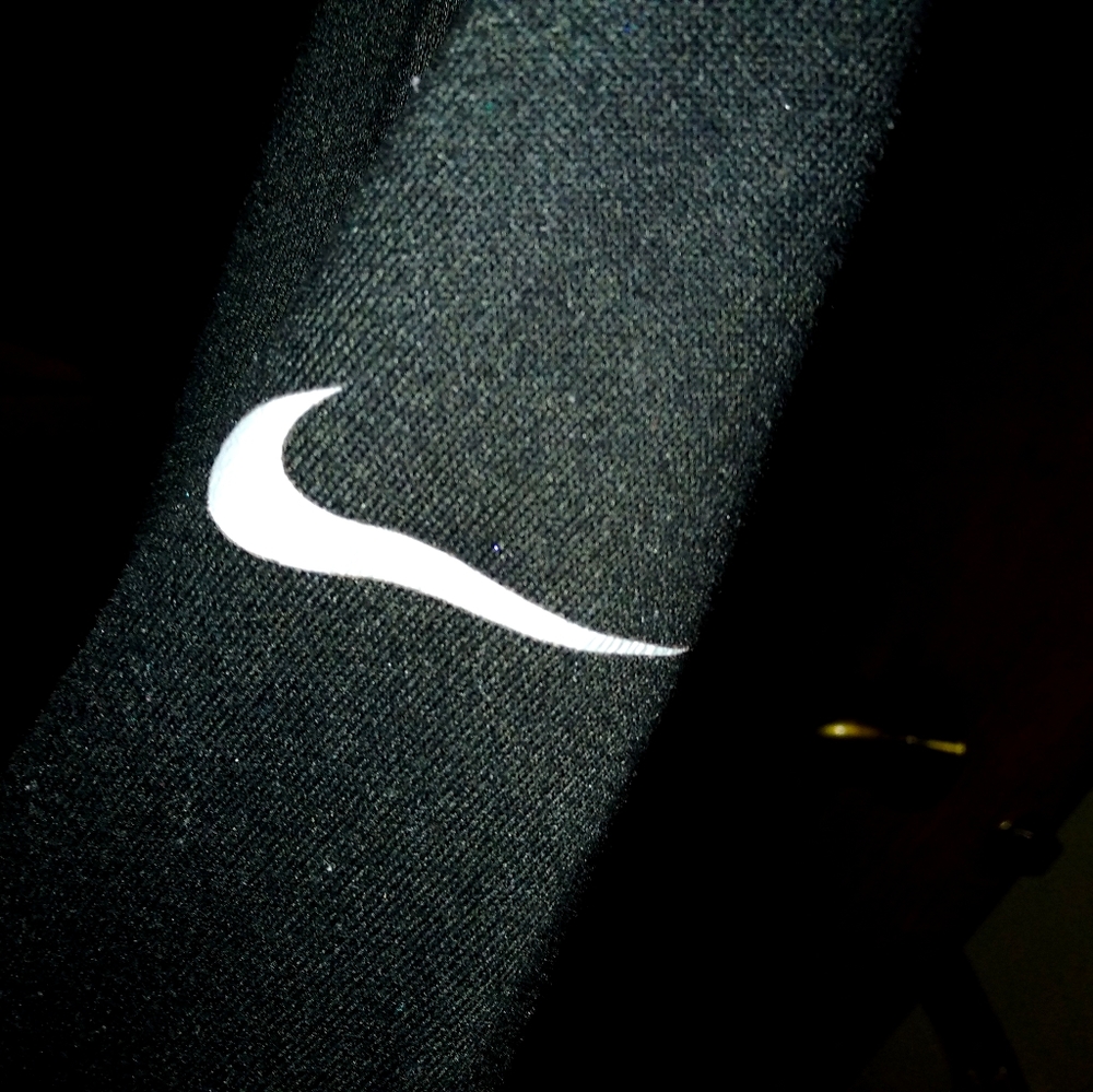Women's Small NWOT Nike Sweatshirt